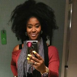 Meet your Posher, Dee dee